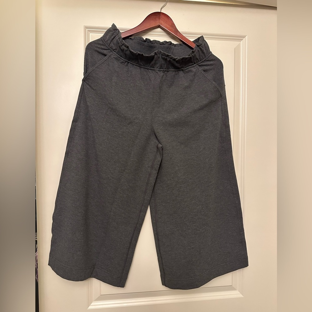 NWOT Authentic Lululemon Cropped Wide Leg Pant w/pockets